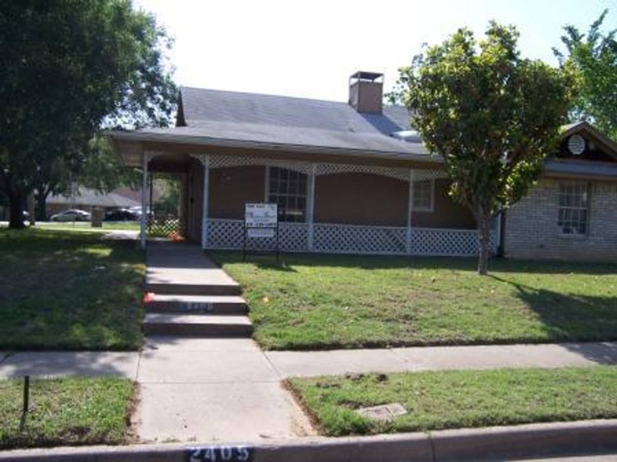 House for rent at 2405 Willow Oak Dr, Irving, TX 75060