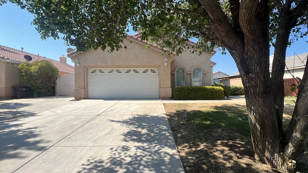 House for rent at 434 Sunburst Circle, Lancaster, CA 93535