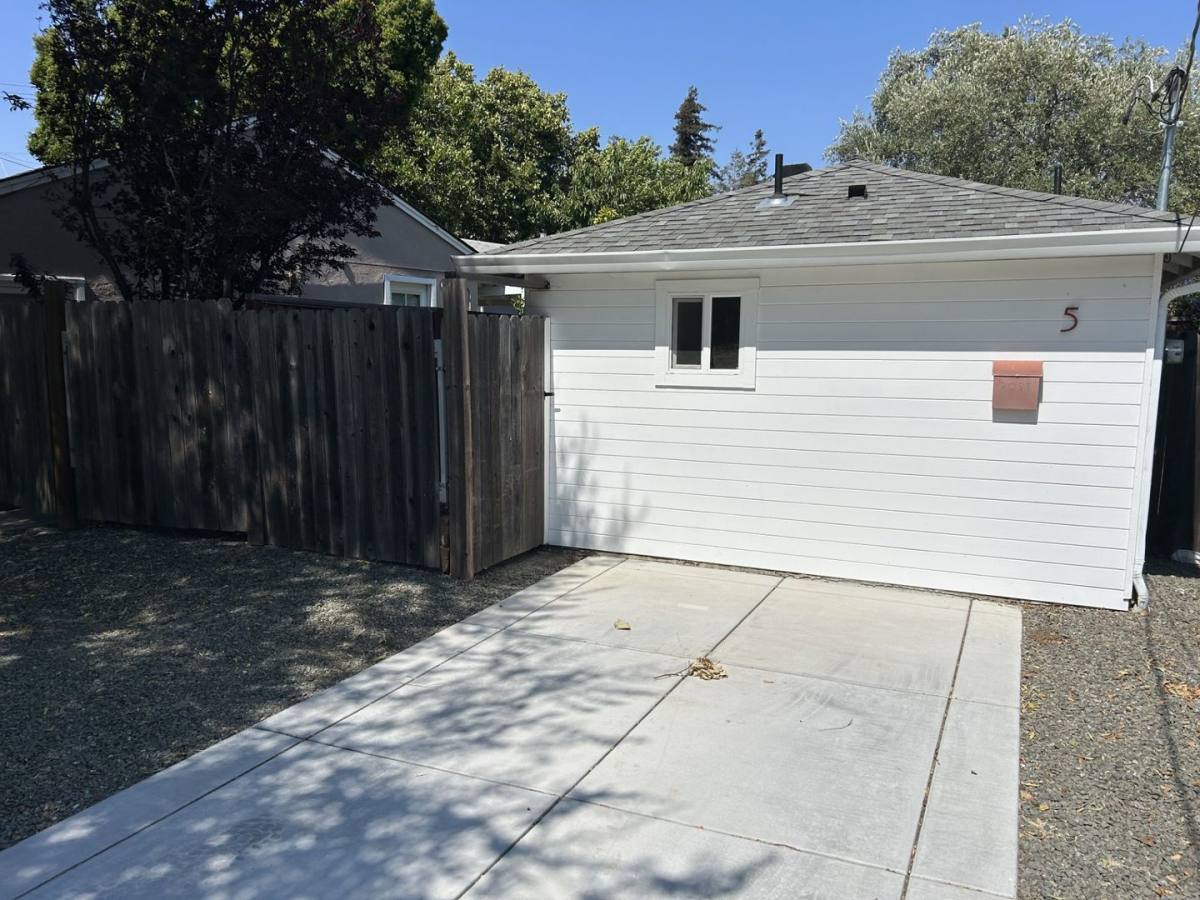 Townhouse for rent at 5 Linda Vista St, Benicia, CA 94510