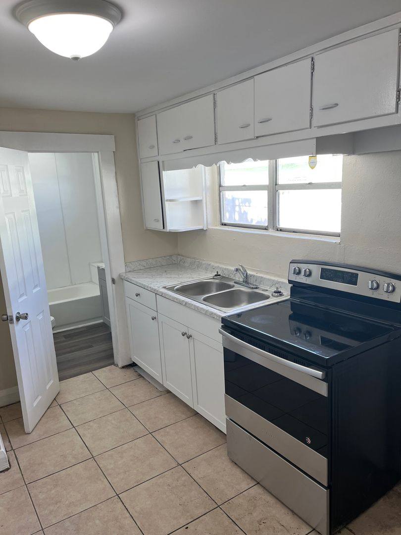 House for rent at 1316 N New York Ave, Lakeland, FL 33805