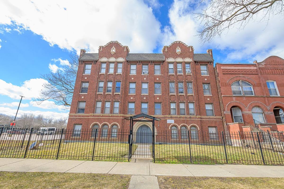Apartment for rent at 4344 S Ellis Ave, Chicago, IL 60653