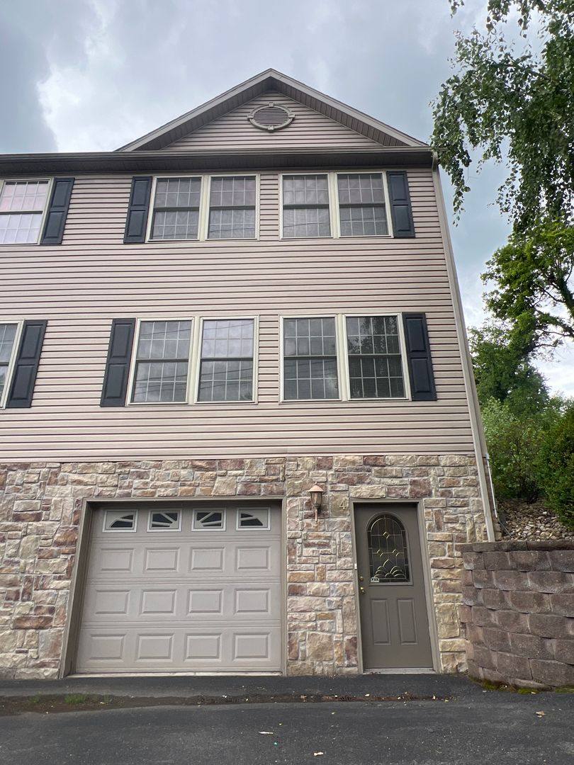 Townhouse for rent at 4 Pineview Place, Morgantown, WV 26505