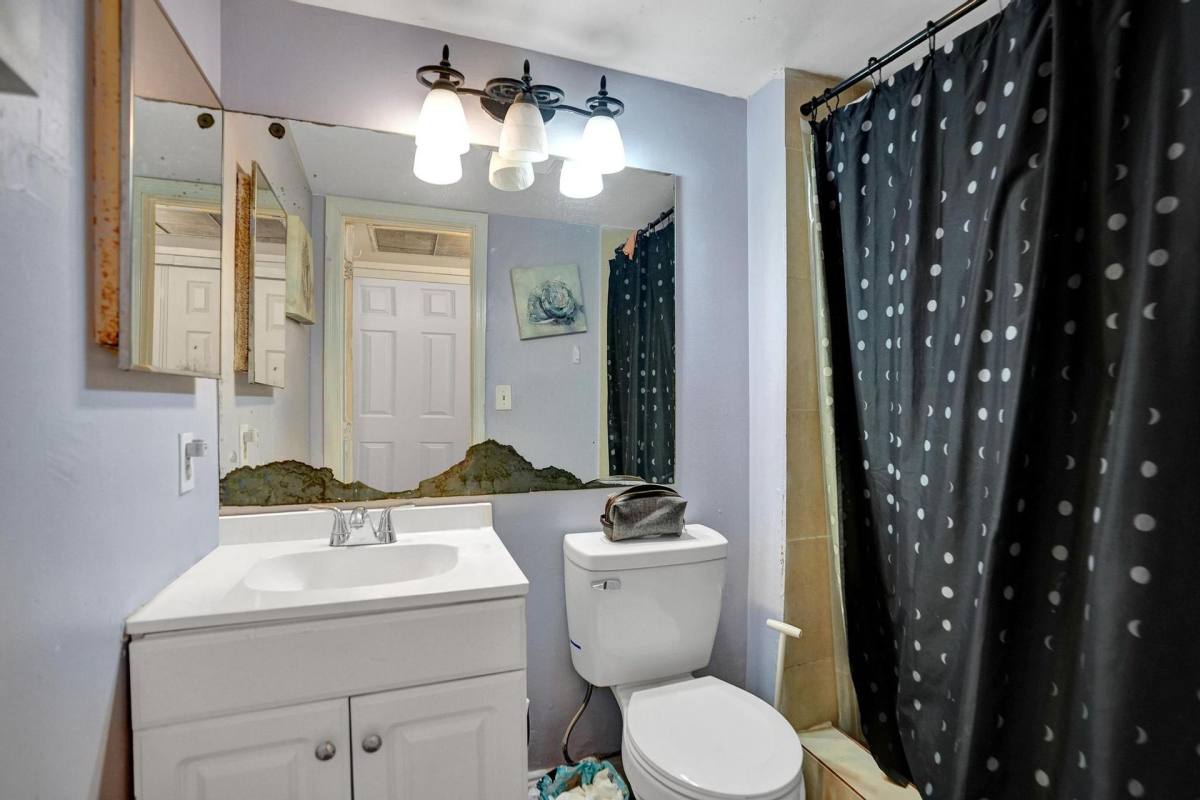 Apartment for rent at 4200 Inverrary Blvd, Fort Lauderdale, FL 33319