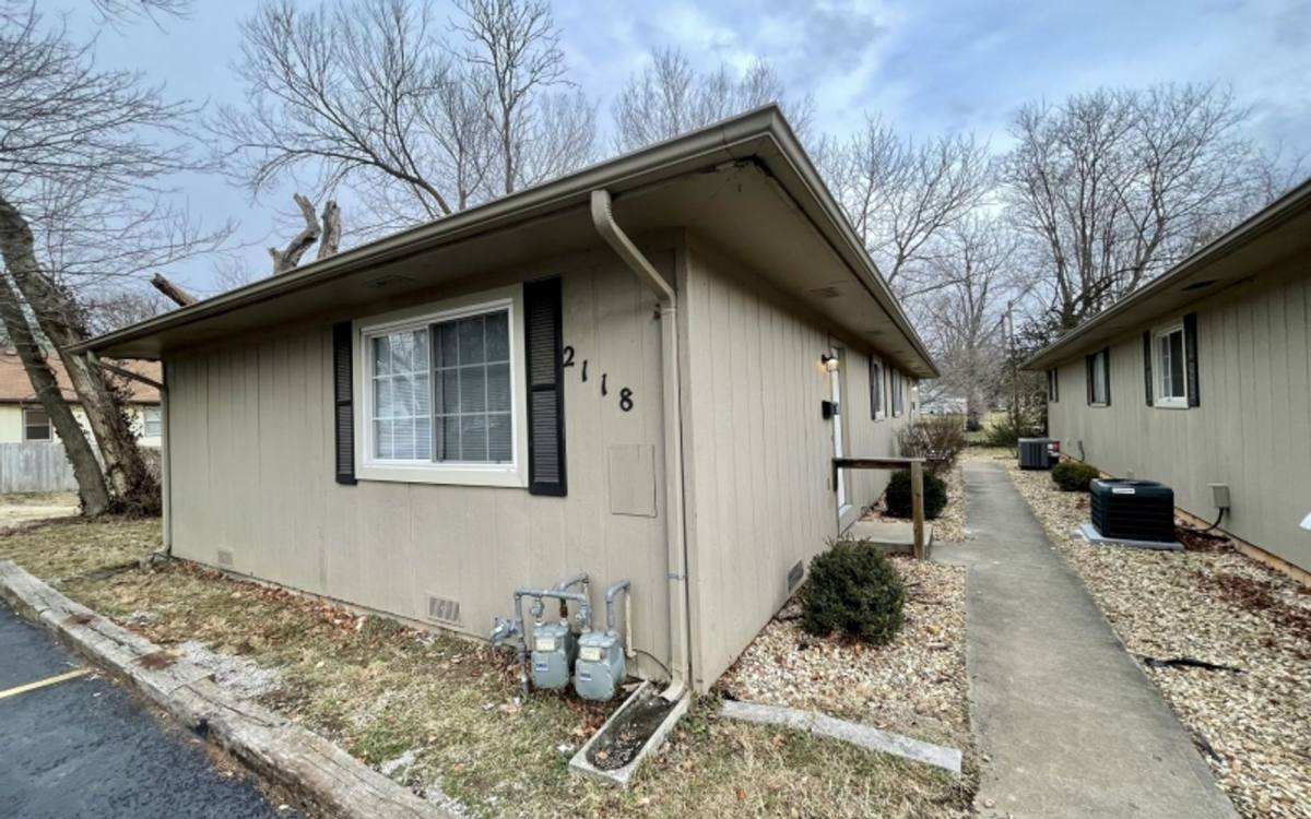 Apartment for rent at 2112 N Jefferson Ave, Springfield, MO 65803