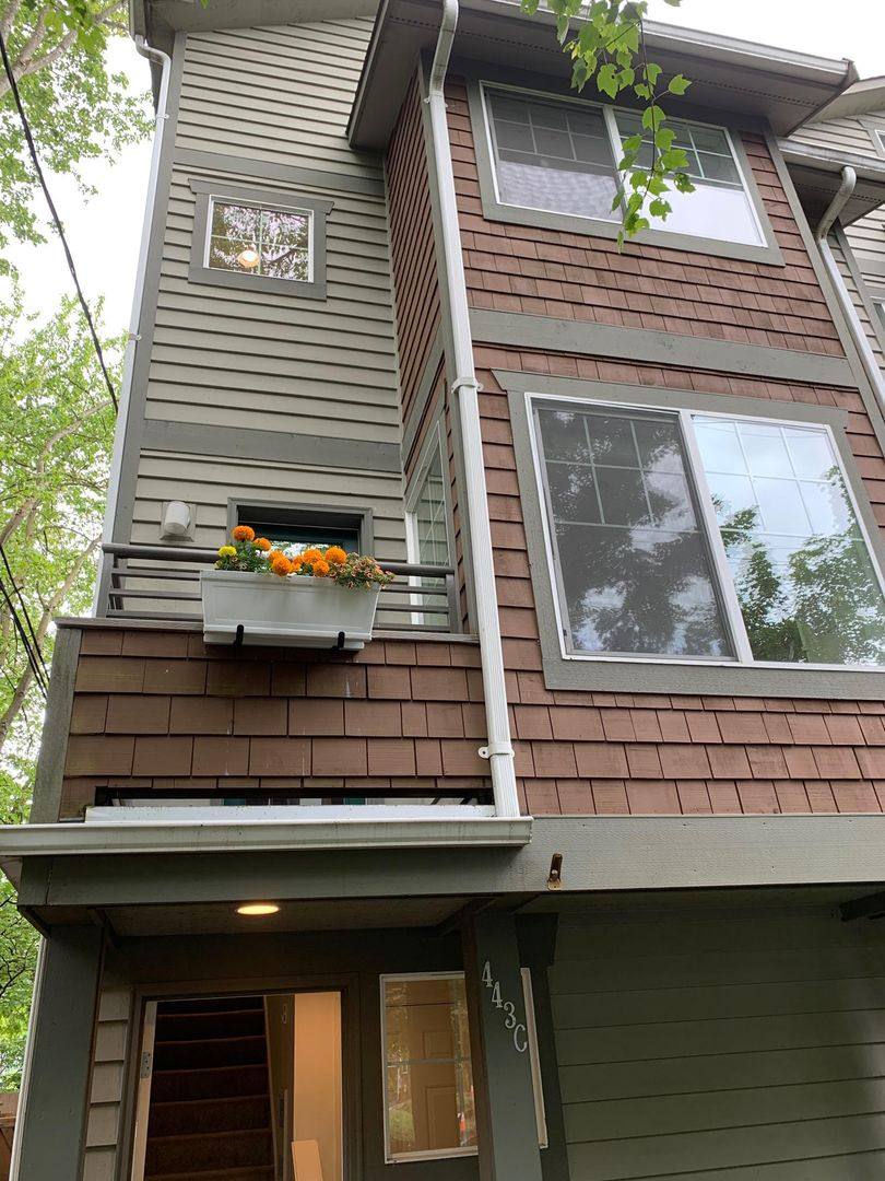 Townhouse for rent at 443 NE Ravenna Blvd, Seattle, WA 98115