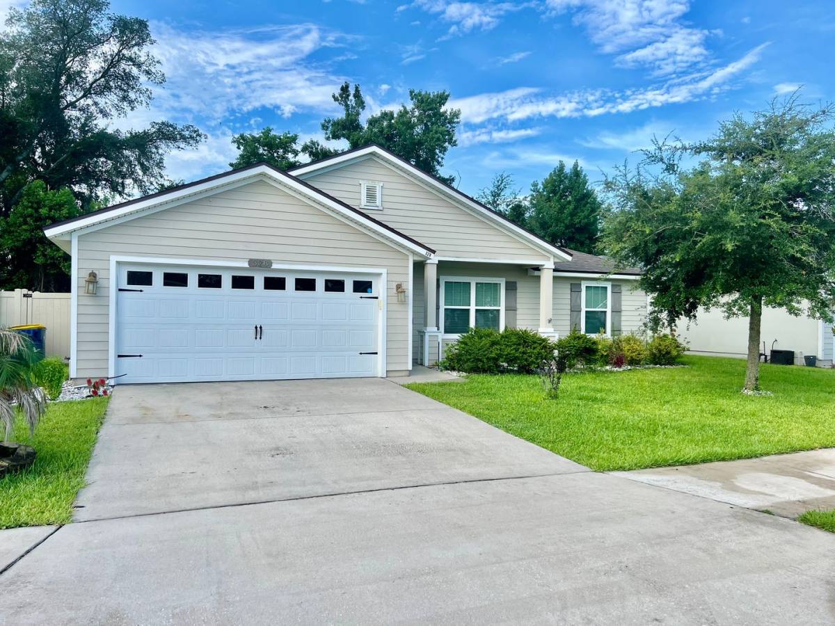 House for rent at 328 Gillespie Gardens Dr, Jacksonville, FL 32218