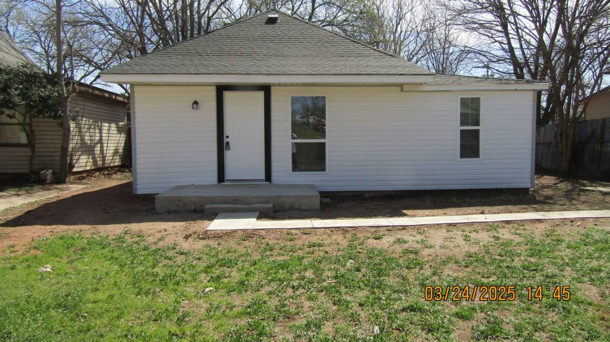 House for rent at 210 SW Summit Ave, Lawton, OK 73505