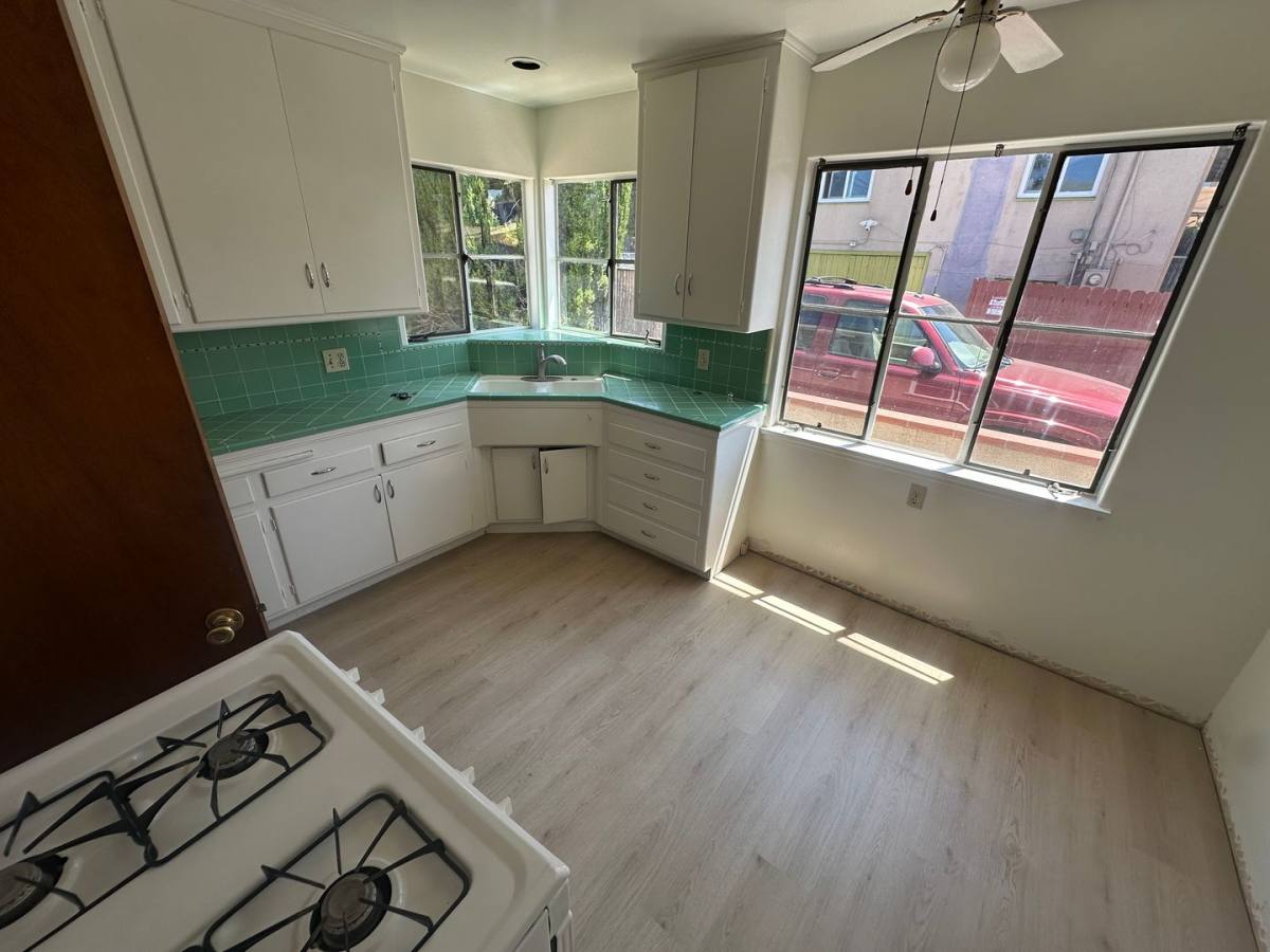 Townhouse for rent at 113-115 W Rosslynn Ave, Fullerton, CA 92832