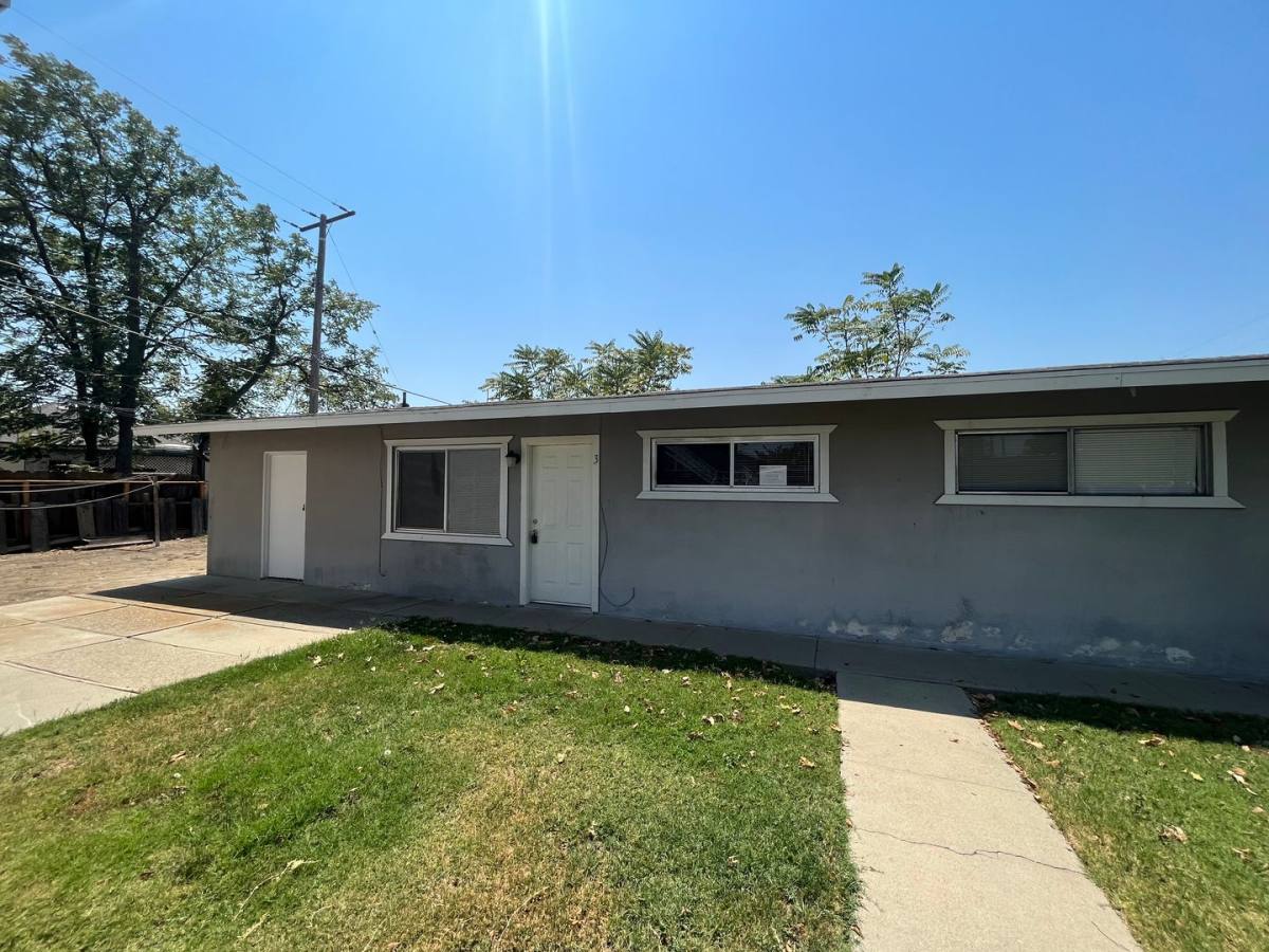 Apartment for rent at 311, 321, 331 E Elm St, Hanford, CA 93230