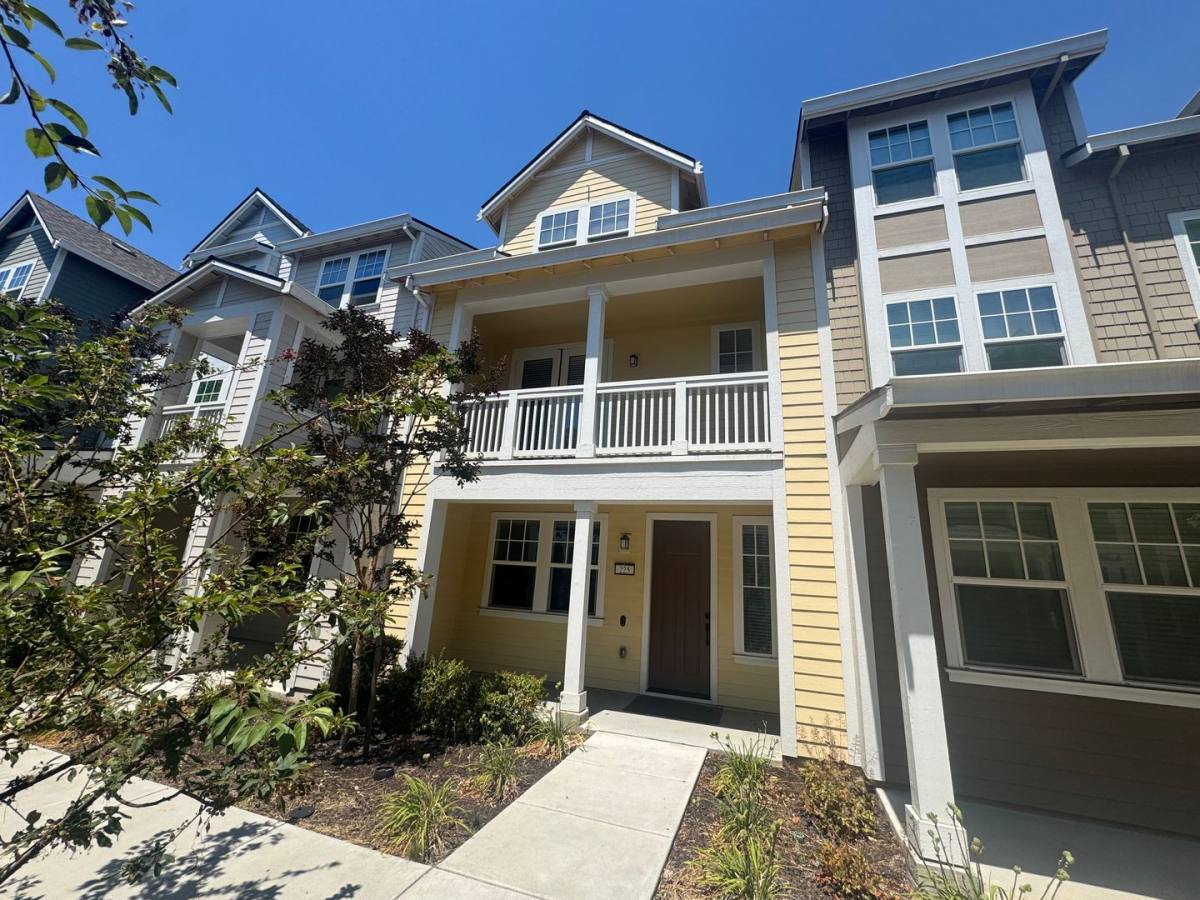 Townhouse for rent at 225 Orbit Way, Mountain View, CA 94043