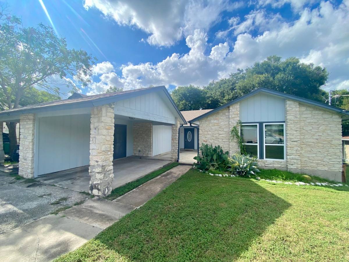 Townhouse for rent at 410 W Dittmar Rd, Austin, TX 78745