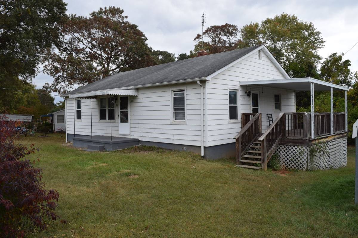 House for rent at 1161 30th St SW, Hickory, NC 28602