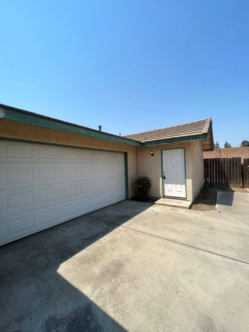 Apartment for rent at 975-83 N Lynora, Tulare, CA 93274