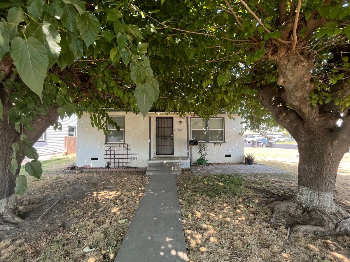 Apartment for rent at 1000 S Liberty Ave, Visalia, CA 93277
