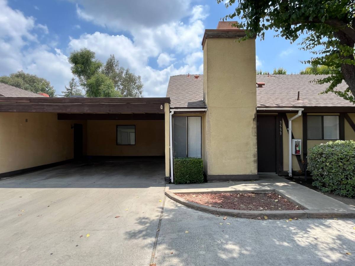 Apartment for rent at 3531-3535 S County Center, Visalia, CA 93277