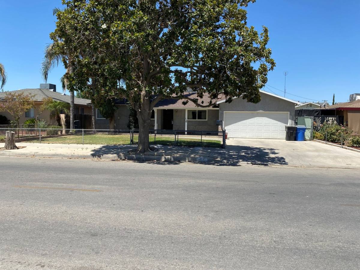 House for rent at 317 S Hill St, Arvin, CA 93203