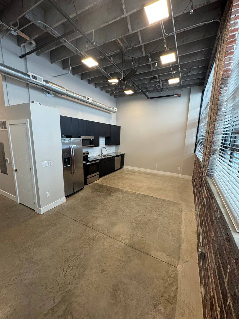 Apartment for rent at 121 12th St #127, Des Moines, IA 50309
