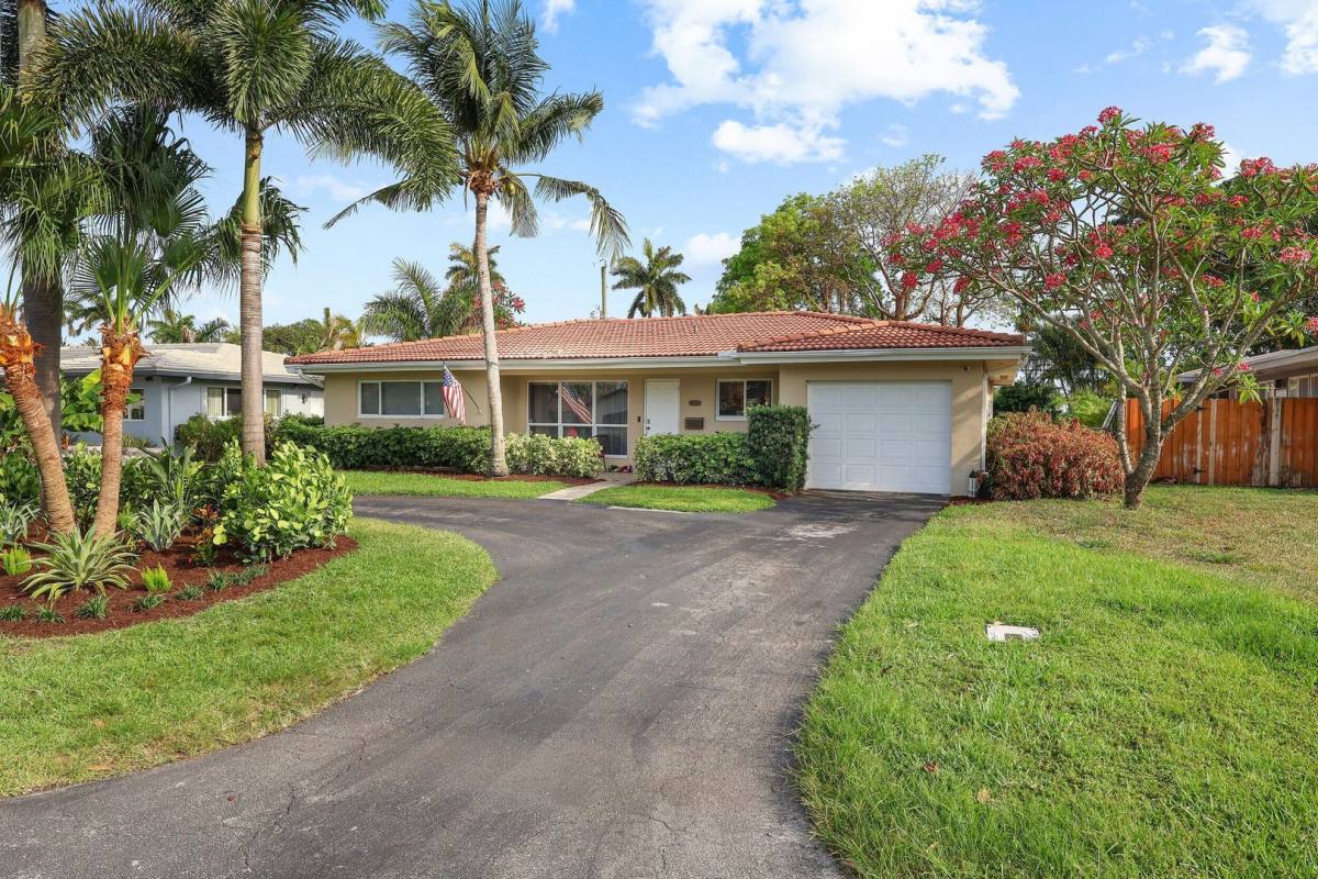 House for rent at 2520 SE 5th St, Pompano Beach, FL 33062