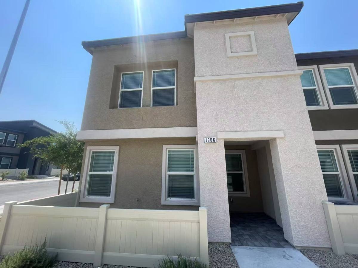 Townhouse for rent at 1906 Viola Vista St, Henderson, NV 89044