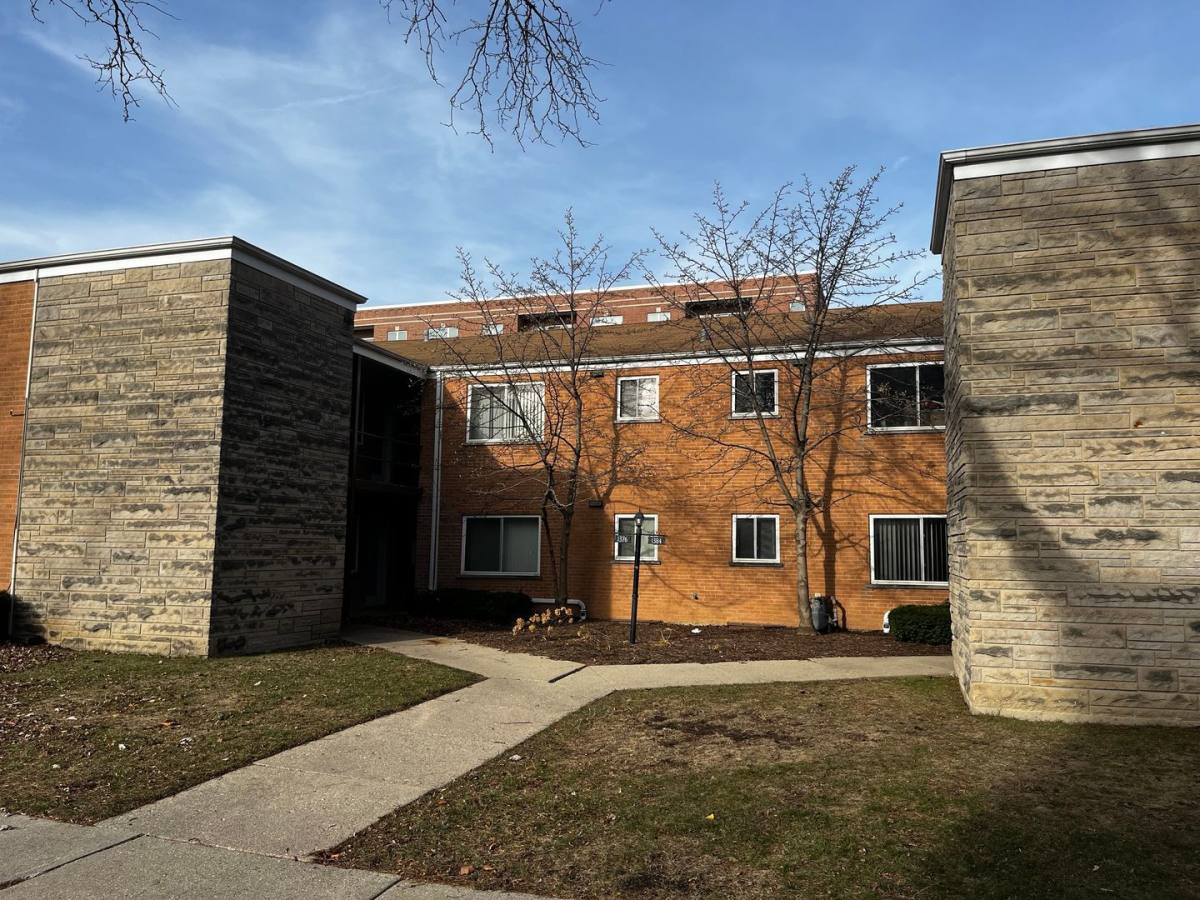 Apartment for rent at 1376-1384 Brown St, Des Plaines, IL 60016