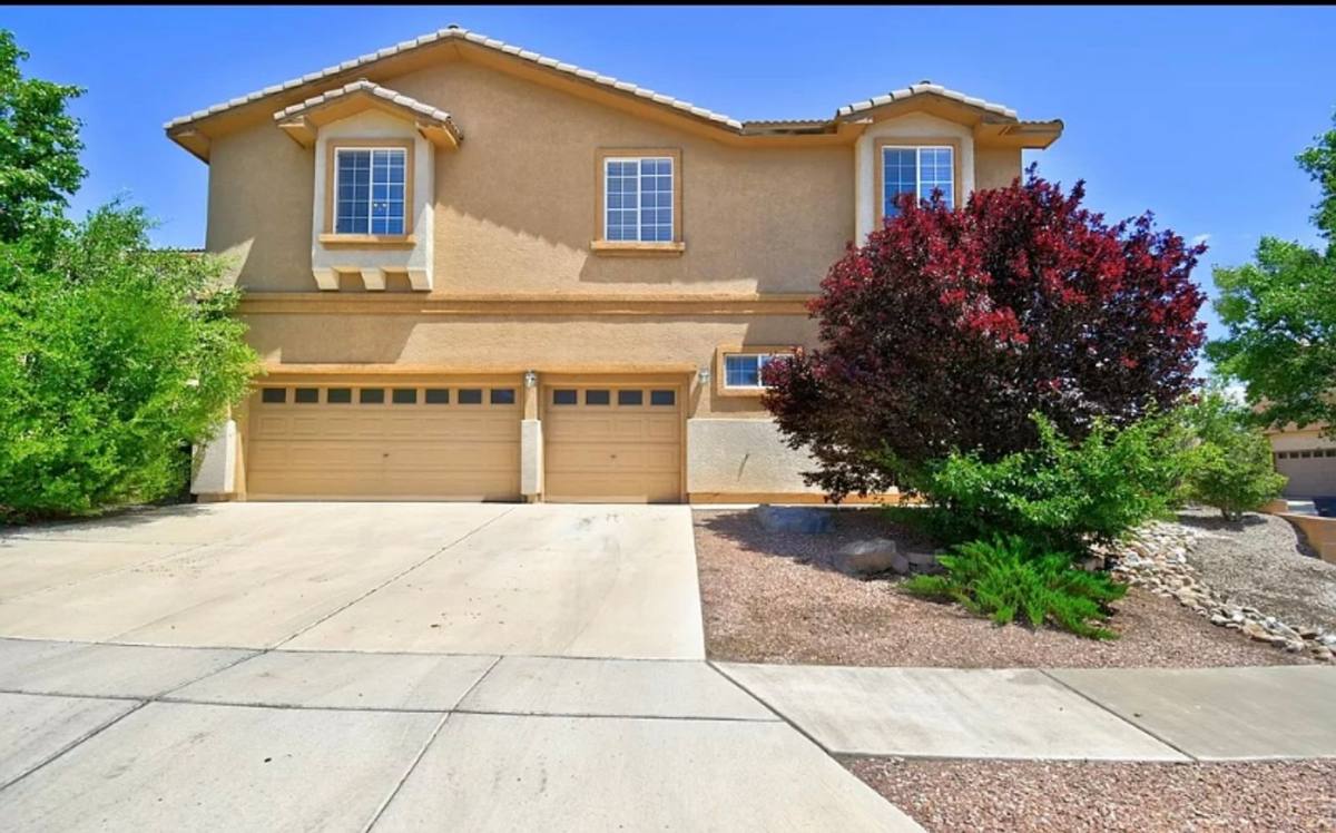House for rent at 7109 Alamillo Rd NW, Albuquerque, NM 87114