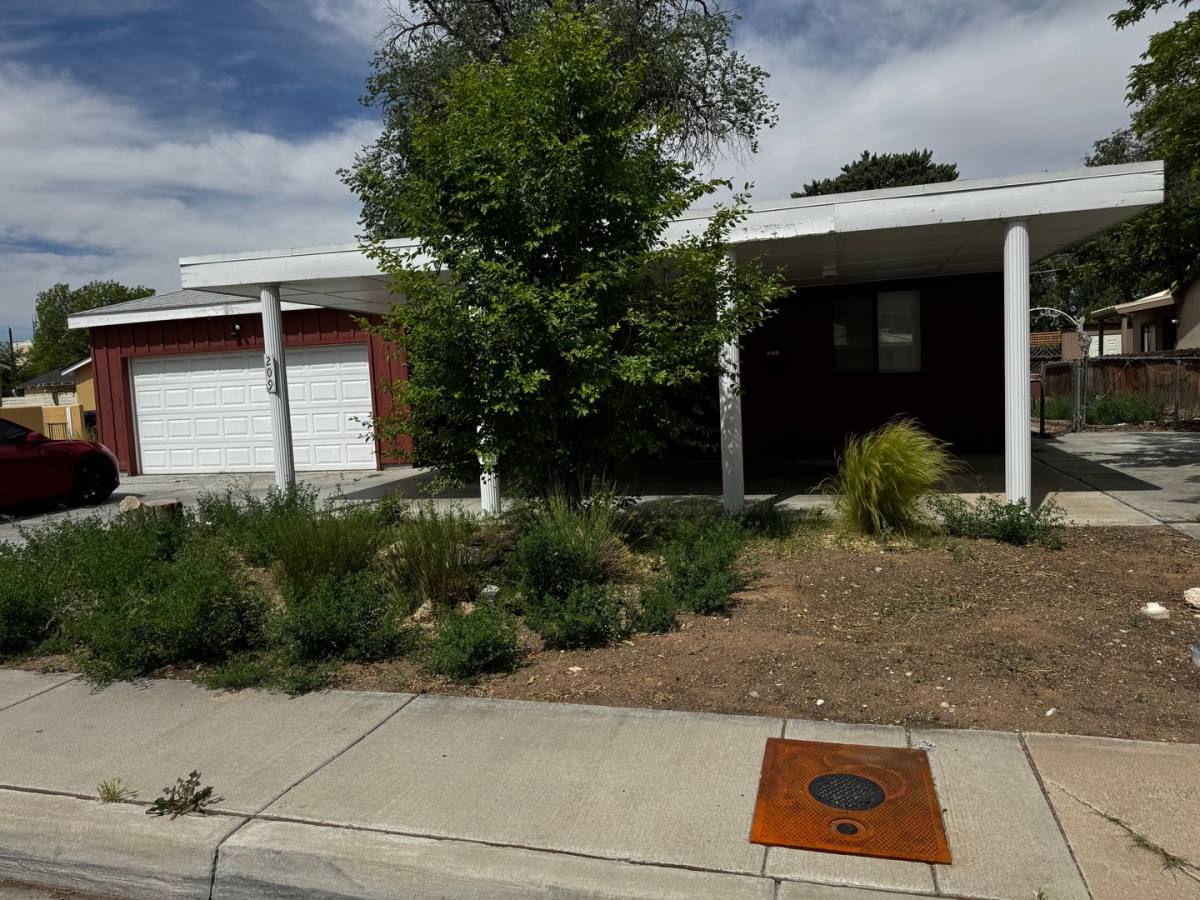 House for rent at 209 Washington St NE, Albuquerque, NM 87108