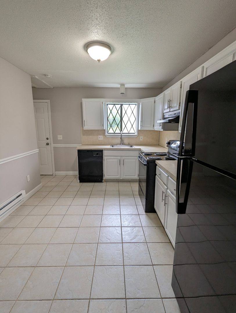 Townhouse for rent at 192 206 212 Wolcott St, Waterbury, CT 06705