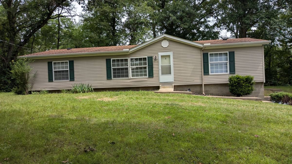 House for rent at 621 Earl Rd NW, Massillon, OH 44647
