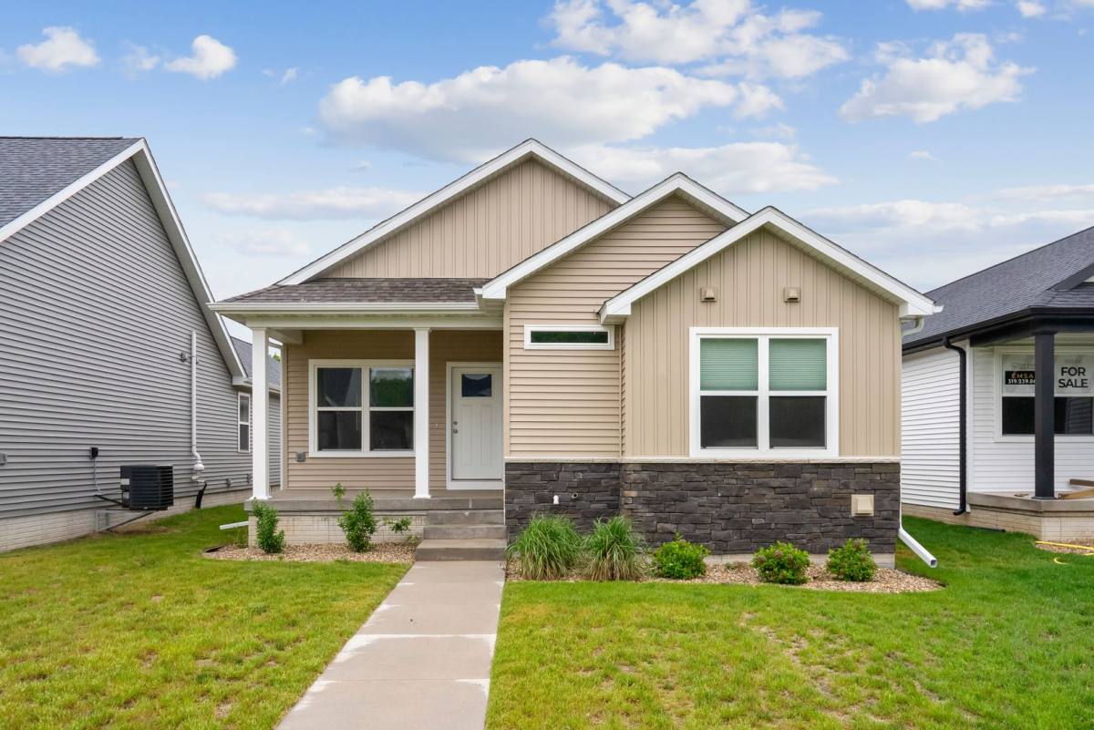 House for rent at 116 Axlewood Dr, Waterloo, IA 50701