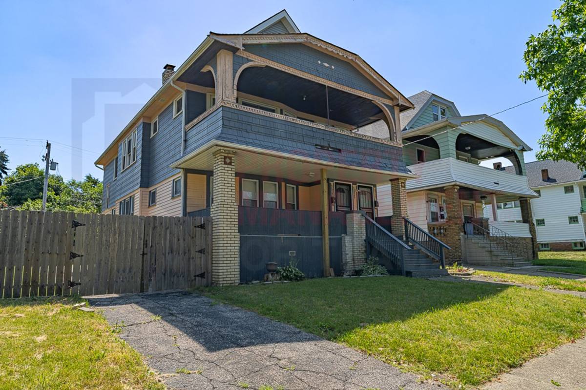 Apartment for rent at 3633 E 153rd St, Cleveland, OH 44120