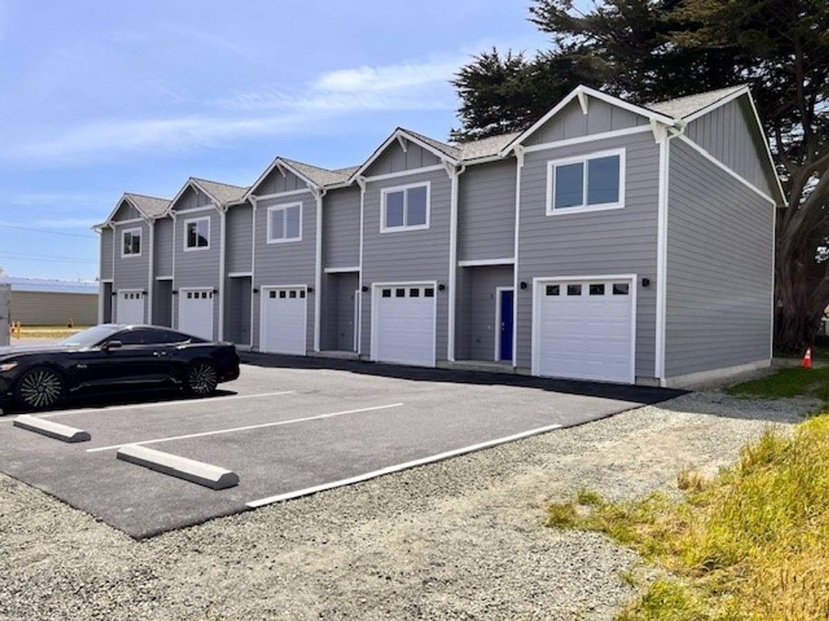 Apartment for rent at 318 11th St SE, Gardiner, OR 97441