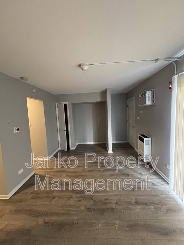 Apartment for rent at 3353 Commercial Ave, Chicago Heights, IL 60411