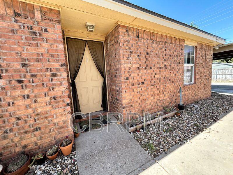Apartment for rent at 1110 82nd St, Lubbock, TX 79423
