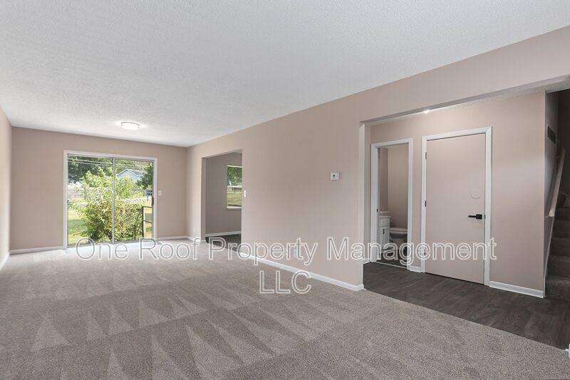 Townhouse for rent at 701 Linwood Dr, Harrisonville, MO 64701