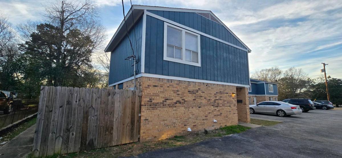 Townhouse for rent at 805 Texas St, Longview, TX 75601