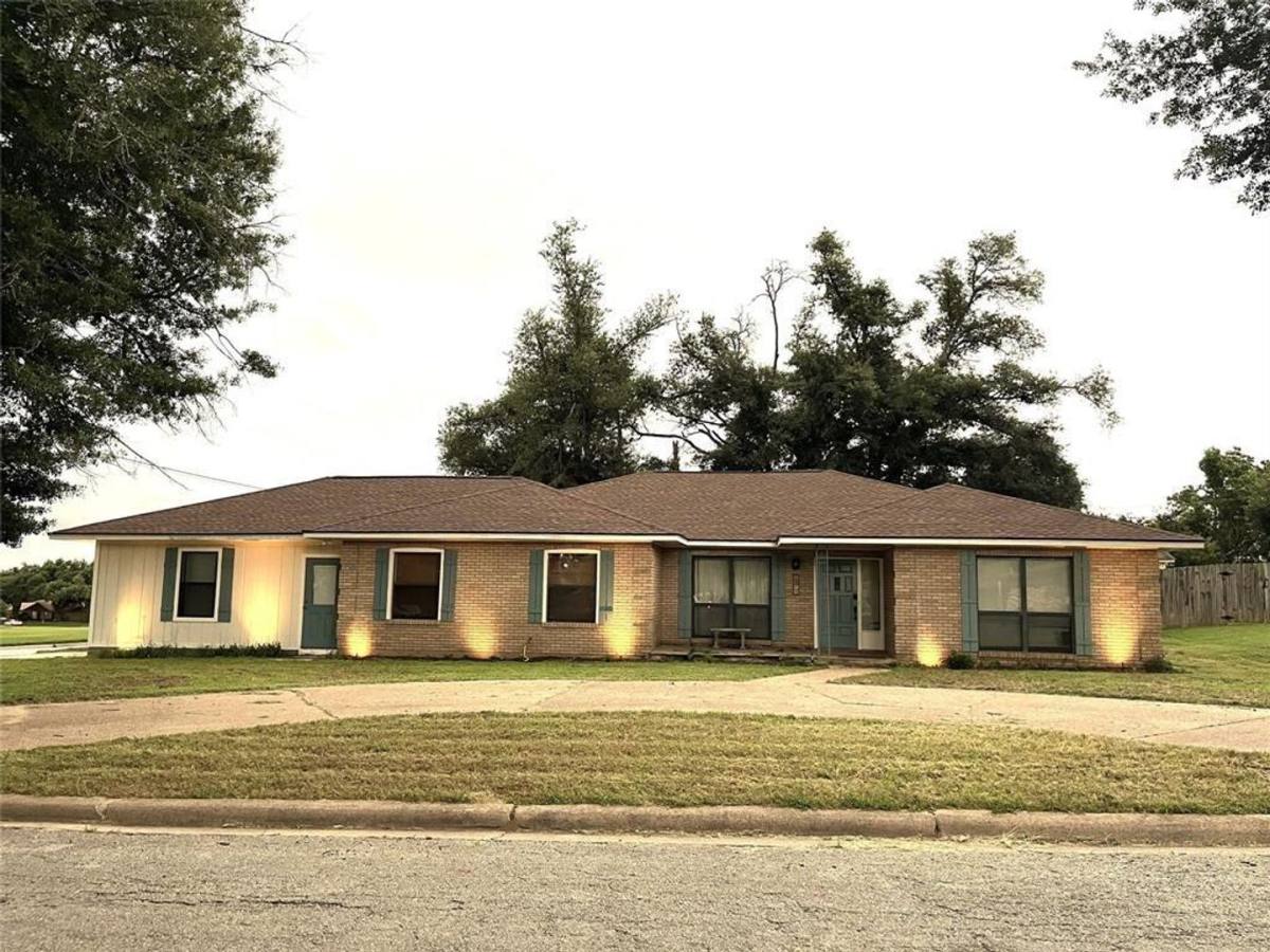 House for rent at 1901 Mistletoe Lane, Rockdale, TX 76567
