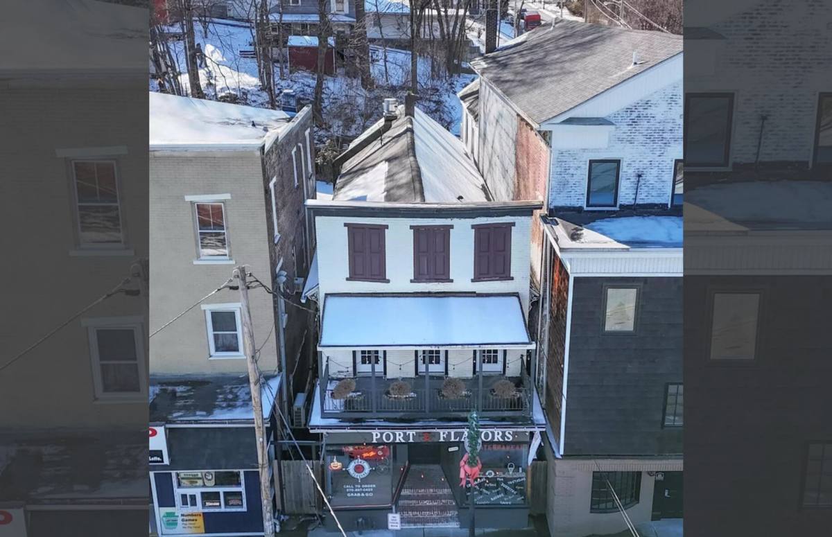 Apartment for rent at 425 Delaware Ave, Portland, PA 18351