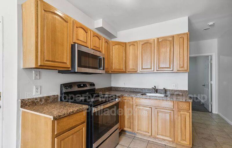 Townhouse for rent at 1621 W Montgomery Ave, Philadelphia, PA 19121