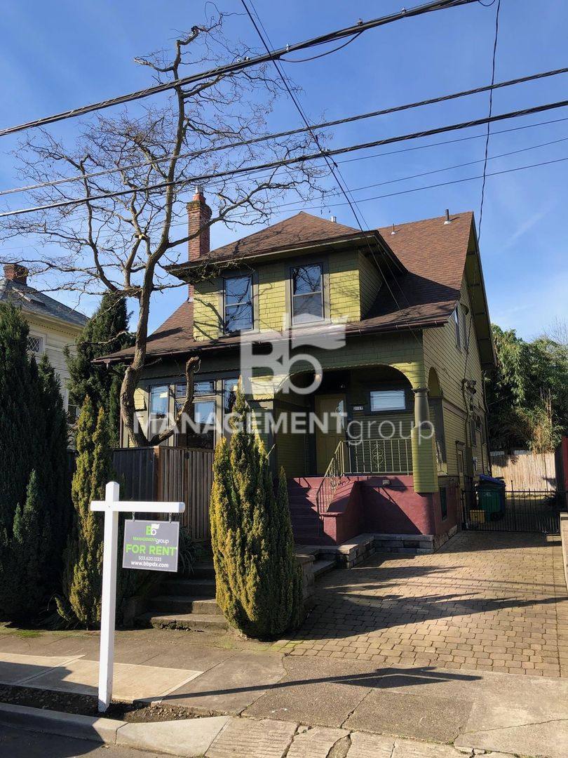 House for rent at 2017 NE Rodney Ave, Portland, OR 97212