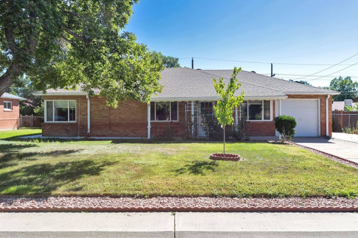 House for rent at 800 Salem St, Aurora, CO 80011