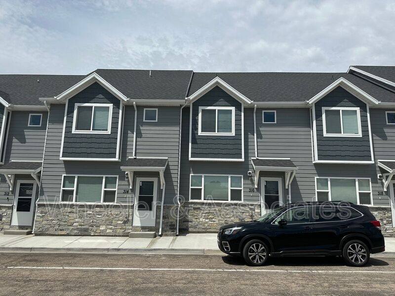 Townhouse for rent at 316 E 38th St, Ogden, UT 84403