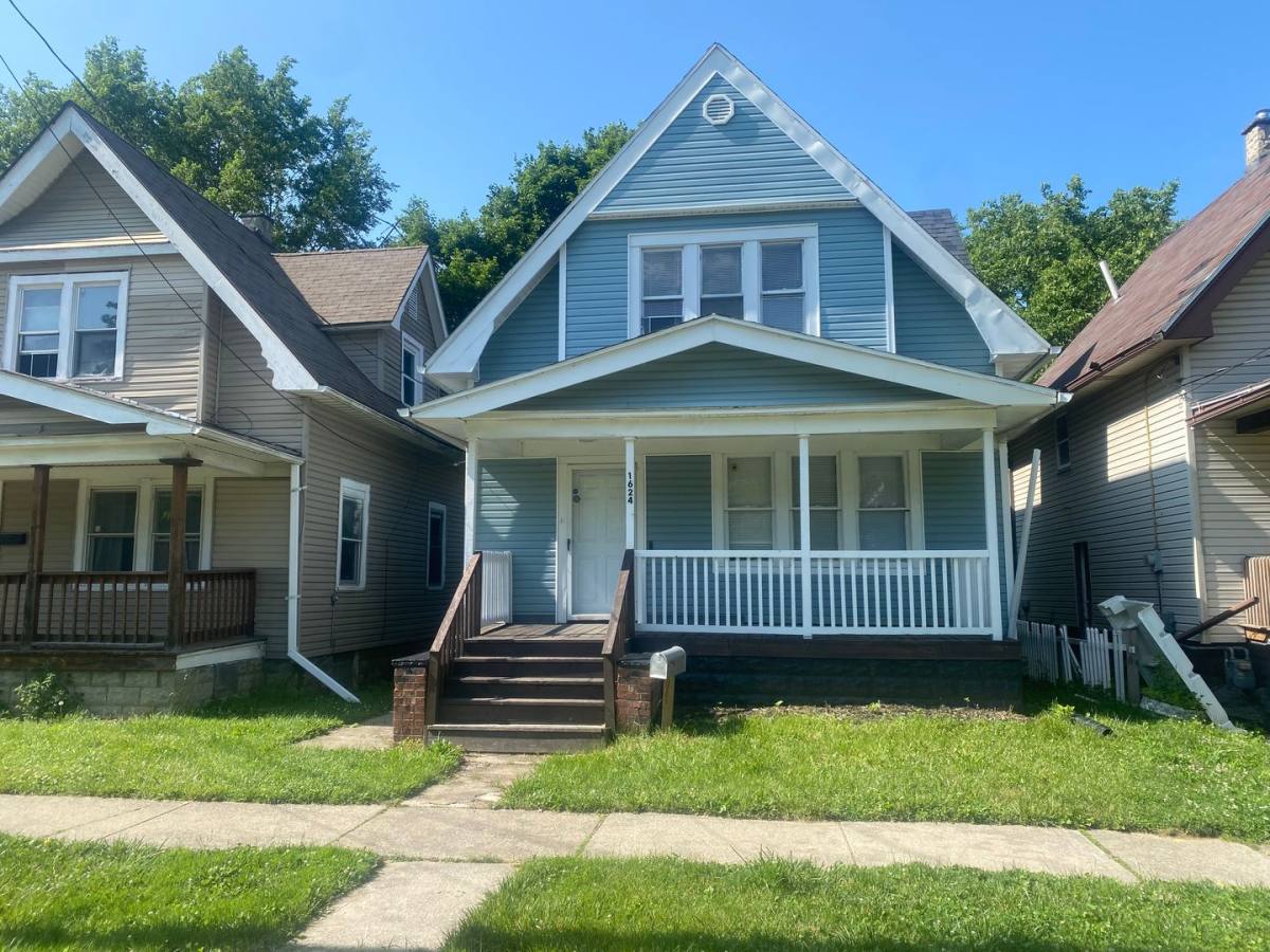 Apartment for rent at 1624 Macomber St, Toledo, OH 43606