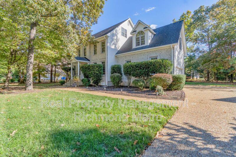 House for rent at 12513 Inverness Dr, Chester, VA 23836