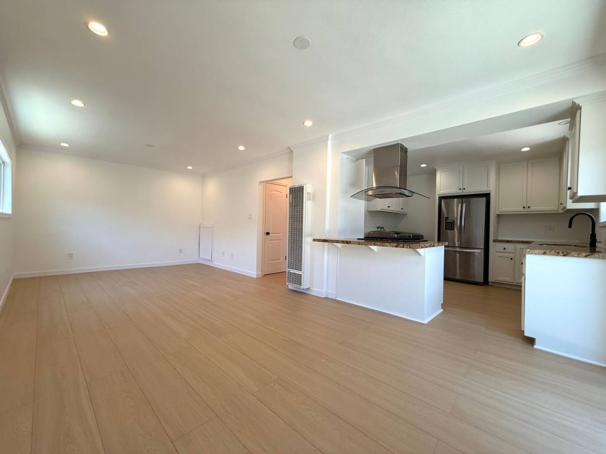 Apartment for rent at 2630 S Longwood Ave, Los Angeles, CA 90016
