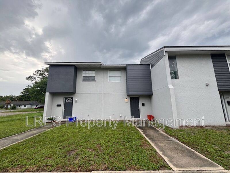 Townhouse for rent at 1603 Terrace Dr, Sanford, FL 32773