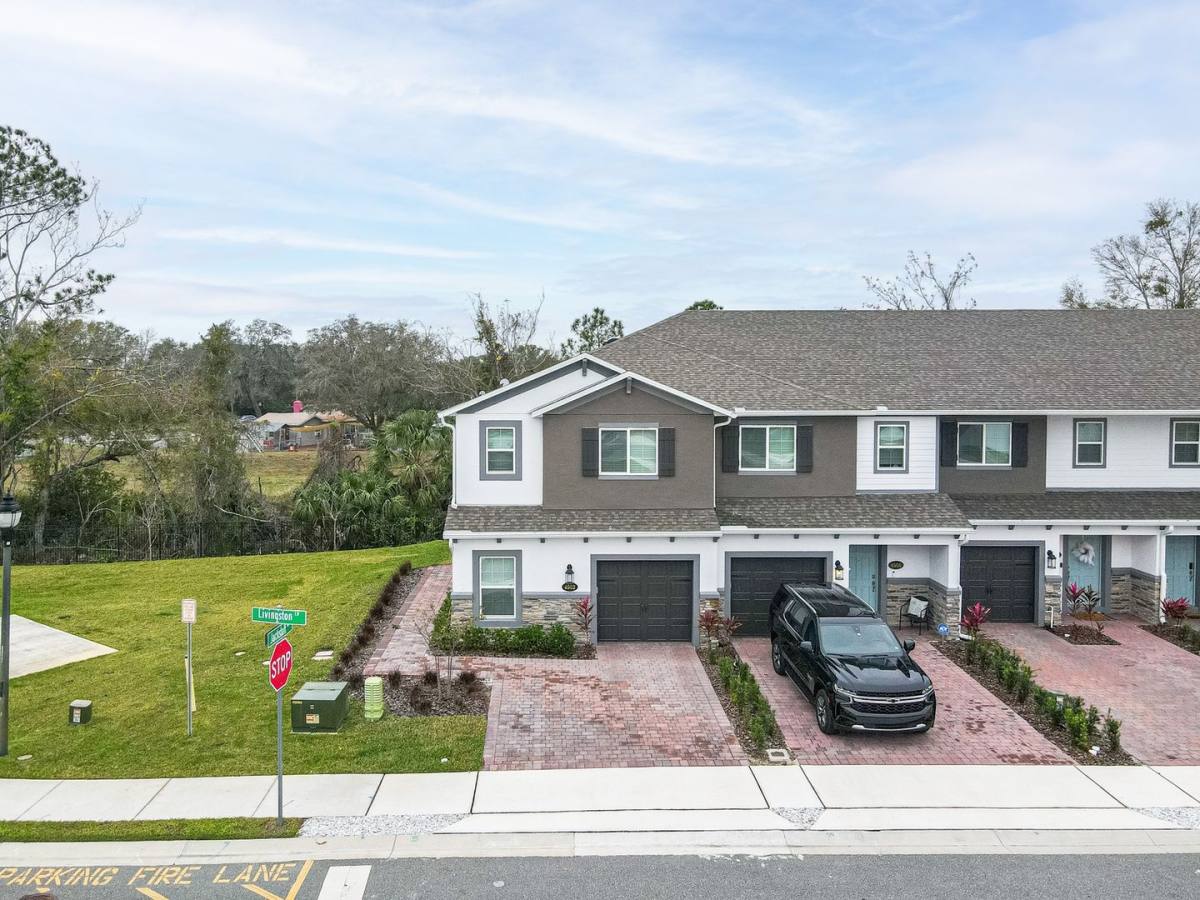 Townhouse for rent at 4902 Livingston Lane, Oviedo, FL 32765