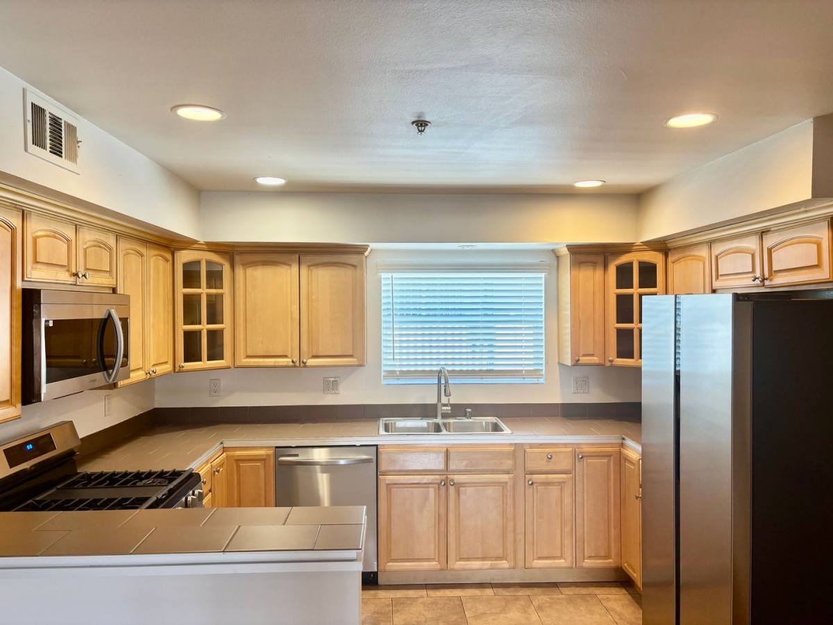 Apartment for rent at 6033 Eleanor Ave, Los Angeles, CA 90038