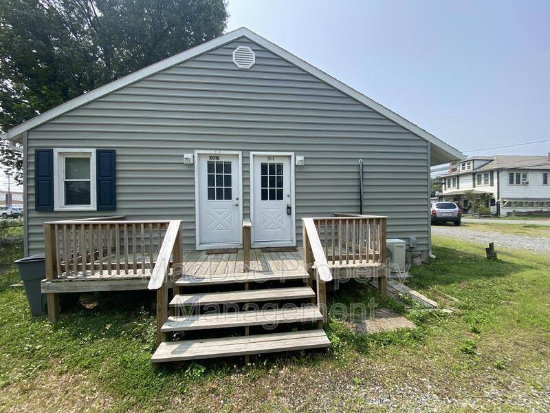 Apartment for rent at 201 N Irving Ave #D, Colonial Beach, VA 22443