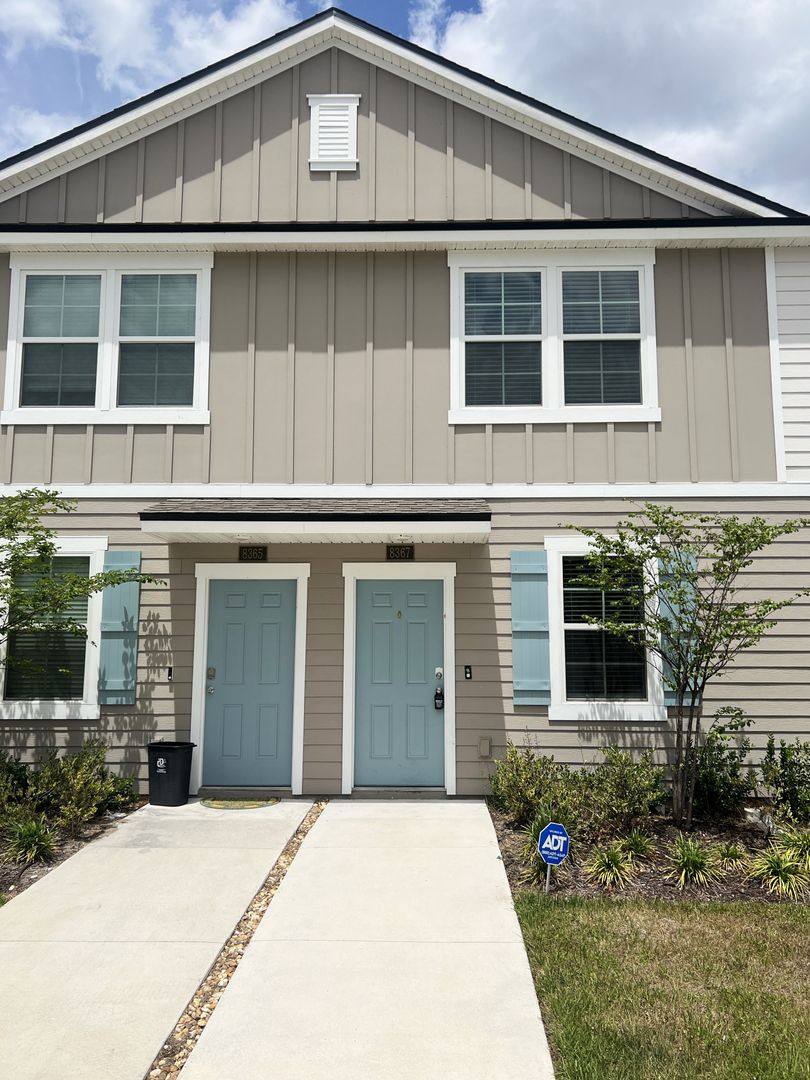 Townhouse for rent at 8367 Zenith Circle, Jacksonville, FL 32256
