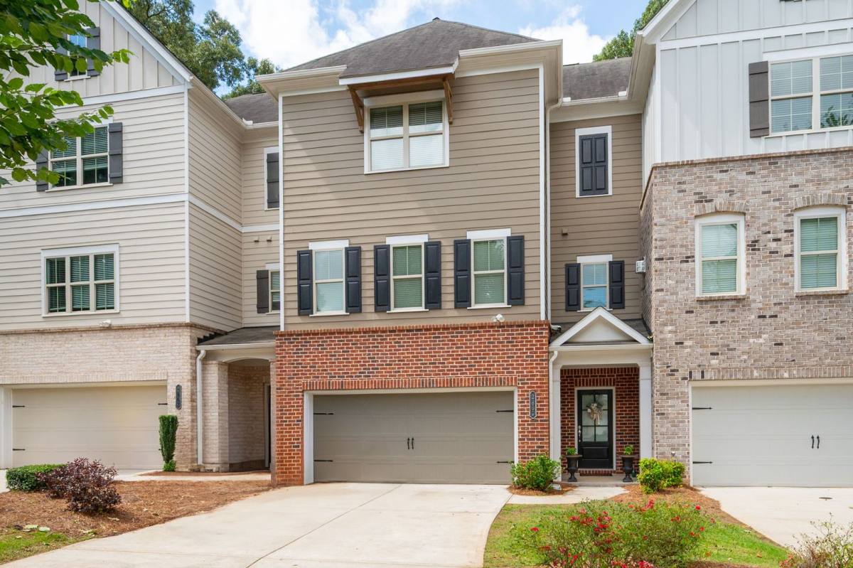 Townhouse for rent at 2860 Boone Dr, Kennesaw, GA 30144
